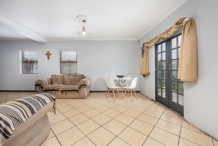 5 Bedroom Property for Sale in Hagley Western Cape